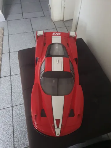 Miniatura ferrari controle remoto gigante e linda comprada 2010