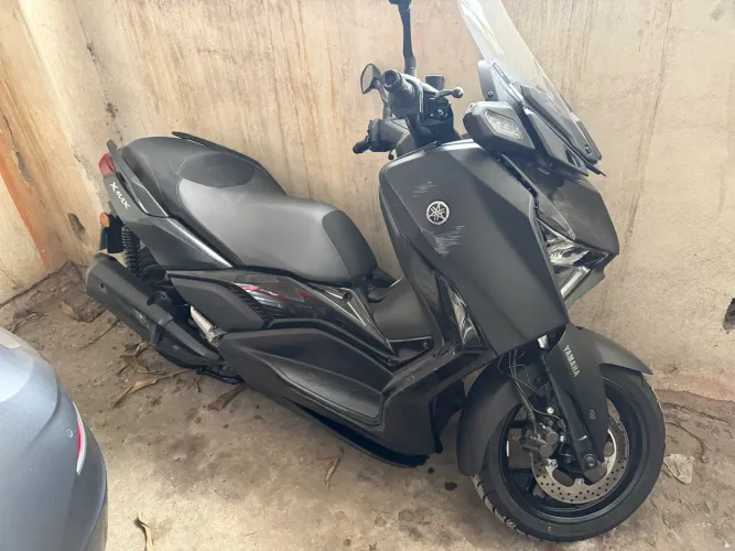 X-maxx único dono  300km batida 