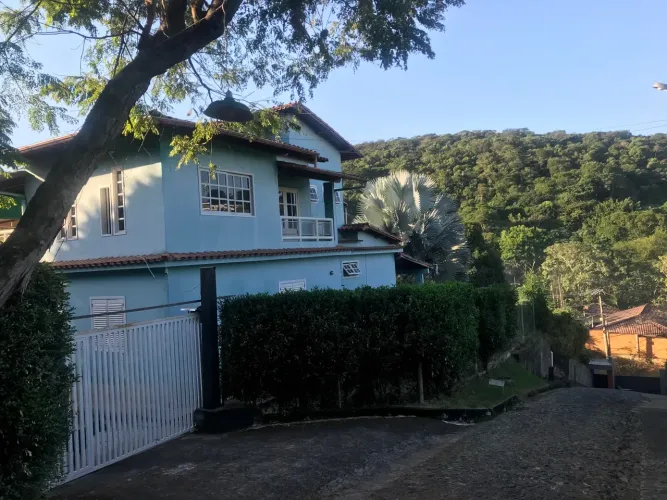 Casa/Chácara em condomínio fechado.