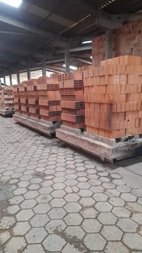 Trabalho com vendas de tijolos diretamente de fábrica.