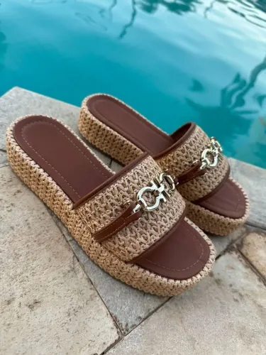 Sandalia feminina creme