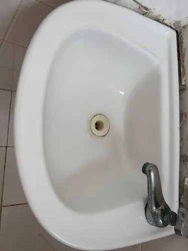 Pia de louça para banheiro