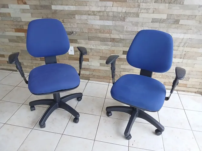 Cadeiras para escritório ou caixa