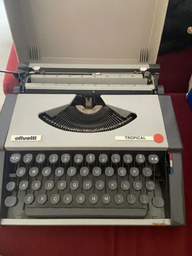 Máquina de escrever Olivetti
