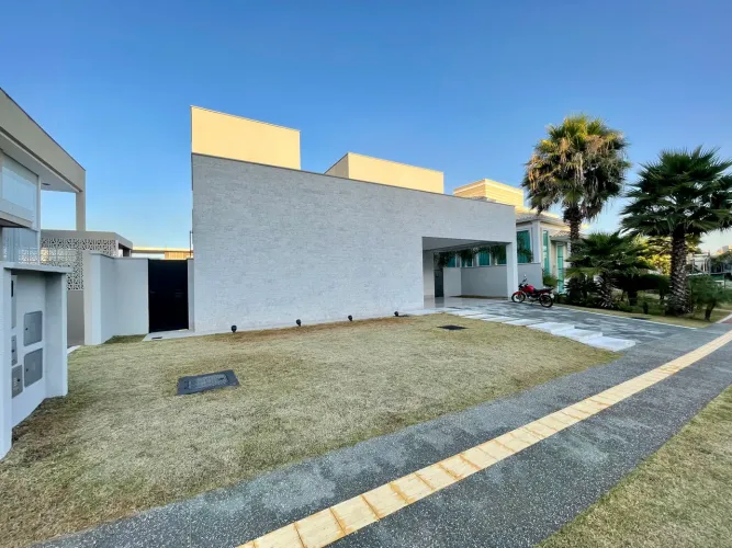 Casa de Condomínio térrea com 4 Suítes à Venda, 270 m² no Alphaville Araguaia em Goiânia/G