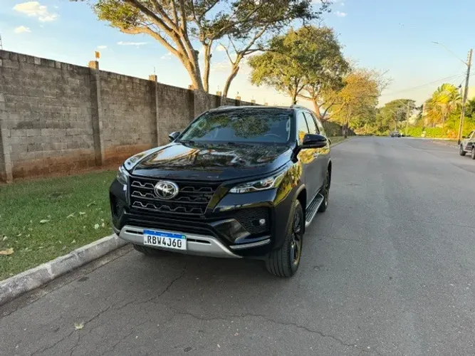 Toyota Hilux SW4 SRX 4X4 2.8 TDI 16V Dies. Aut. 2021