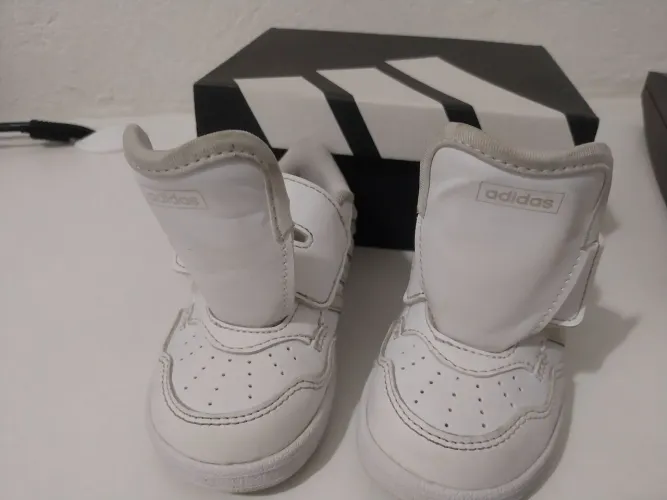 TÊNIS INFANTIL ADIDAS, USADO 1 VEZ, TAMANHO 20