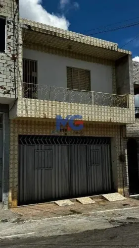 Casa à venda em Juazeiro do Norte - Bairro São Miguel, 234 m², 5 quartos
