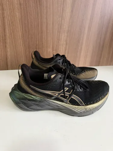 ASICS Novablast 4 Tamanho 41