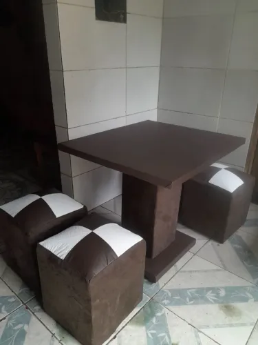 Mesa com puff