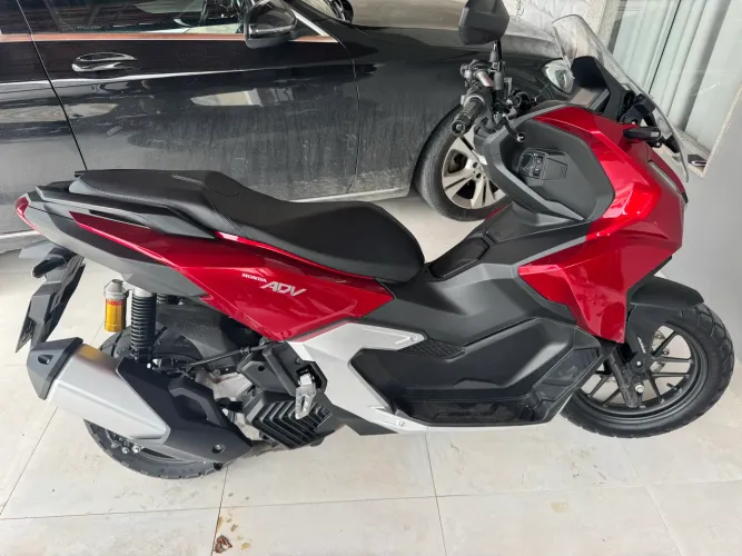 ADV 160 25/26. 1.600 km muito nova