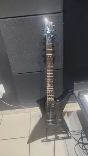 Guitarra Cort Explorer VX-2X