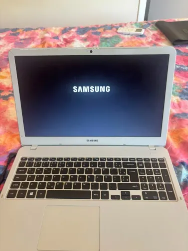 Notebook Samsung 15,6" | SSD 240GB | 4GB RAM | Excelente para estudos e trabalho