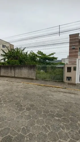 TERRENO EM ITAPEMA, MURADO E ATERRADO COM 270M², EXCELENTE INVESTIMENTO