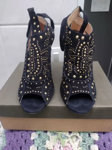 Luiza Barcelos Sapato Preto com tachas douradas - Tam 38