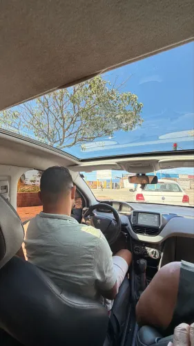 Peugeot 208 Allure 1.5 Flex 8V 5P 2015