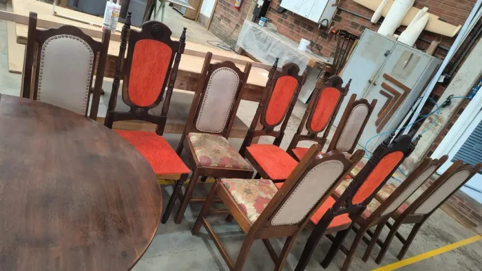 Cadeiras e mesa antiga
