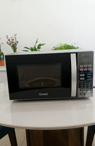 Micro-ondas liga normalmente super consevado mas não esquenta