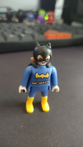 Batgirl - Colecionáveis Kinder Ovo DC Playmobil 2026