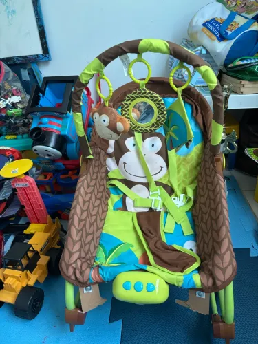 Vendo cadeira de balanço para bebê vibratória, marca Multilaser, 