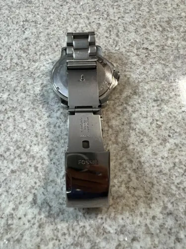 Relógio Fóssil AM-4317 original, com diâmetro da caixa de 43 mm, e espessura 15 mm