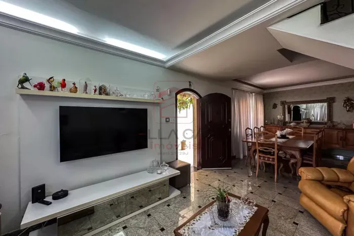 Sobrado a venda no Bairro da mooca com 4 quartos