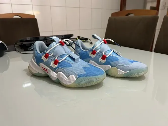 Tênis adidas
