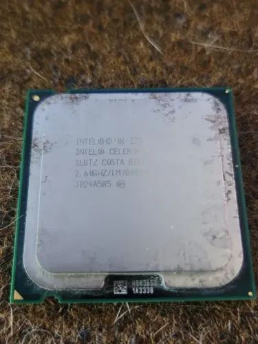 Processador Intel Celeron E3400 2.60GHz LGA775 Dual Core SLGTZ