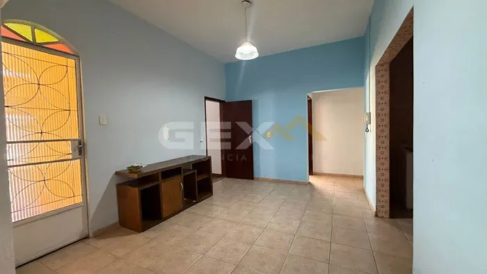 Casa à Venda com 03 Quartos no Bairro São José em Divinópolis MG.