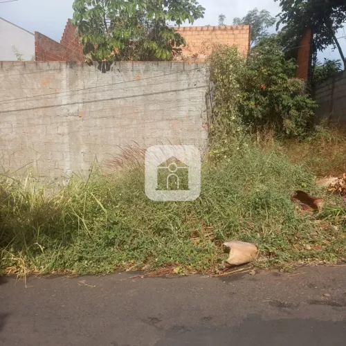 Terreno para venda no bairro Jardim Karaiba