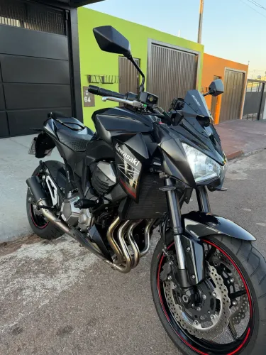 Z800 Preta Baixo KM