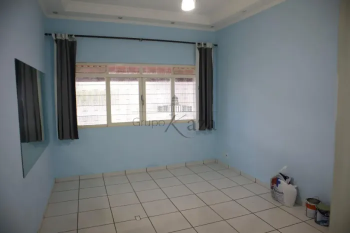 Oportunidade - Casa Comercial - Centro - 6 Dormitórios - 150m².
