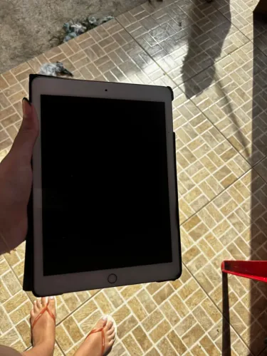 Vendo Ipad 6h geração, Usado porem esta em ótimo estado. Acompanha carregador 
