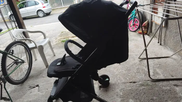 Vendo carrinho de bebê usado