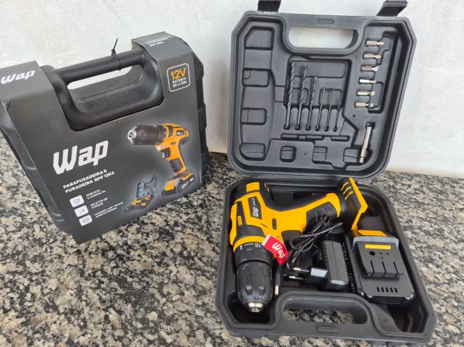 Furadeira e Parafusadeira Wap 12v nova com maleta e acessórios (entrego)