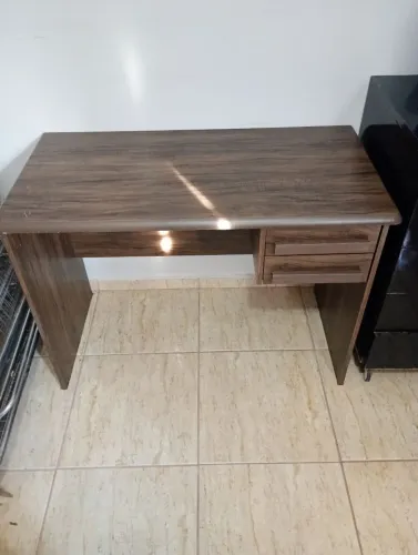Mesa para escritório com 2 gavetas