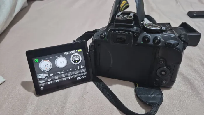 Vendo Câmera D5.300 em excelente estado.