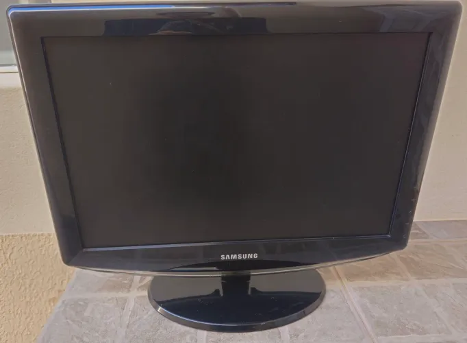 Tv samsung 19" 1440x900