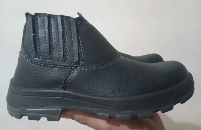 Bota nu / 36 em boas condicoes.