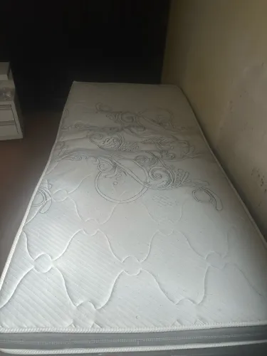 Vendo Cama Box Solteiro