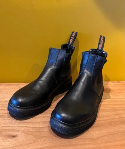 [VENDO] Bota chelsea Black Boots couro legítimo preta (Tam 39BR)