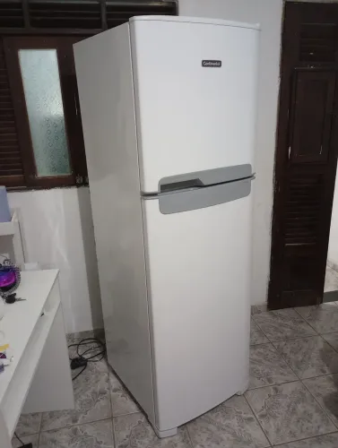 Geladeira continental frost free gelada perfeitamente semi-nova faço entrega 
