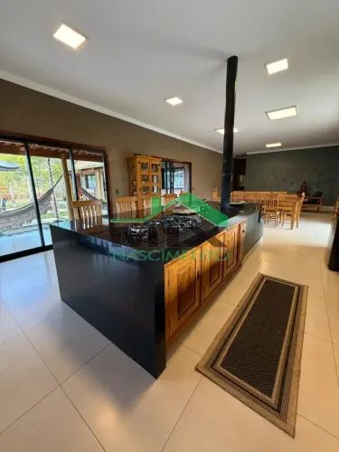 Sítio de Alto Padrão à venda na Serra da Canastra com 20.000m² | 3 Suítes, Piscina e Renda