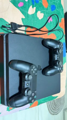Ps4 Slim 1TB 2 Controles (Excelente)