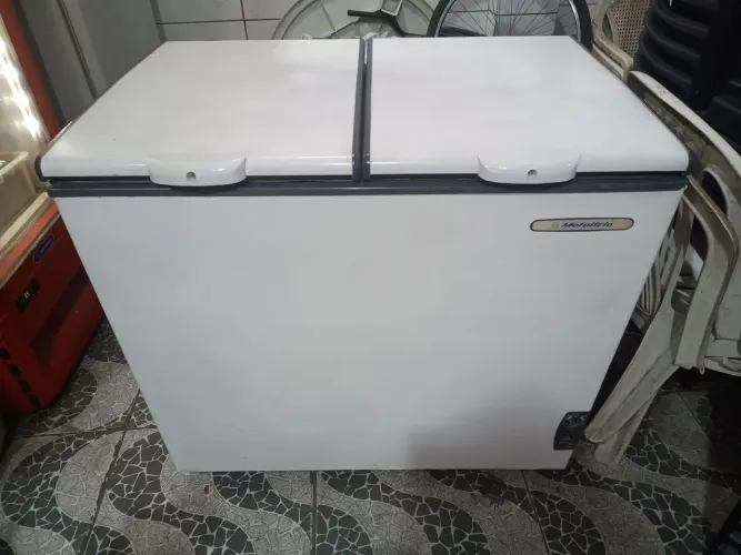 Freezer horizontal metalfrio 2 portas 127v