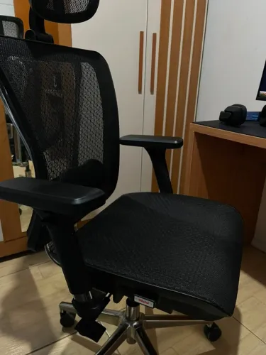 Cadeira DT3 Office Moira Preta - Perfeito Estado 