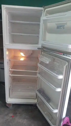 Geladeira gelo seco gelando super bem