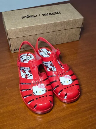 Melissa Possesion Hello Kitty 38