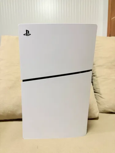 PlayStation 5 (PS5) 825 GB + Astro Bot e Gran Turismo 7