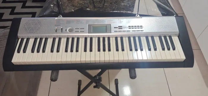 TECLADO CASIO LK-130